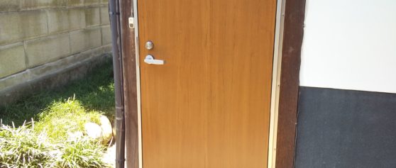 安曇野市 堀金 M様邸 勝手口ドア取付工事が完了いたしました！