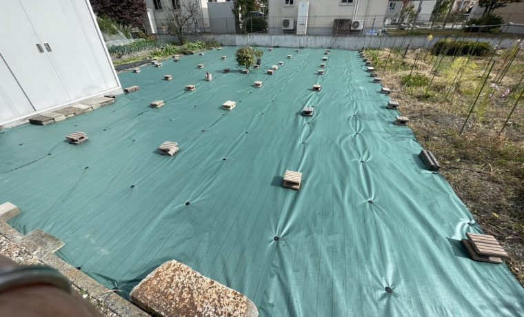 安曇野市豊科Ｋ邸にて防草シート張り工事が完了しました‼