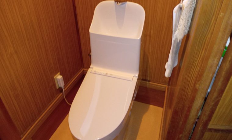 安曇野市豊科高家Ｍ邸にてトイレ交換工事が完了しました‼