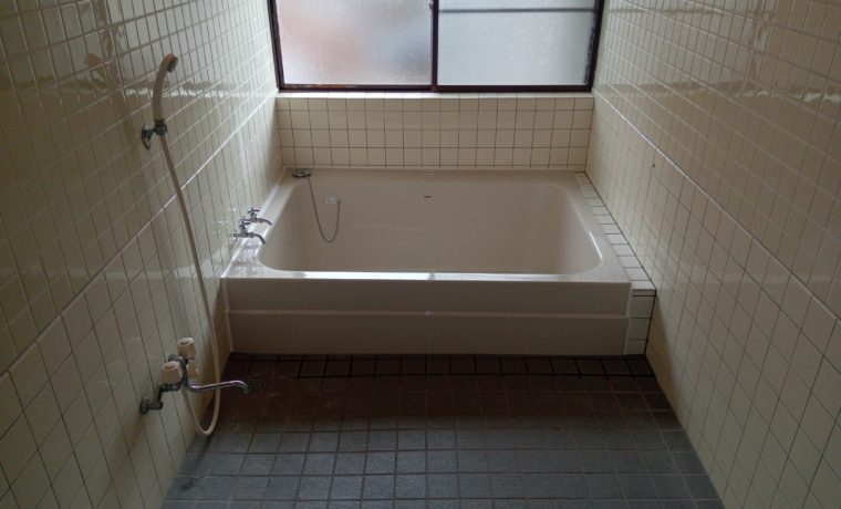 安曇野市穂高有明Ｉ邸にて浴槽取替工事が完了しました‼