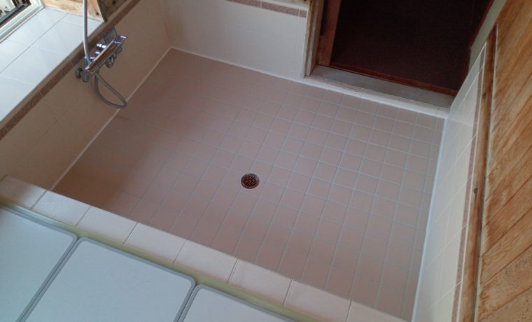 安曇野市豊科Ｍ邸にて浴室床タイル修繕工事が完了しました!!