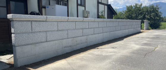 安曇野市豊科Ｍ邸にてブロック塀設置工事が完了しました!!