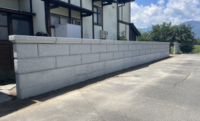 安曇野市豊科Ｍ邸にてブロック塀設置工事が完了しました!!
